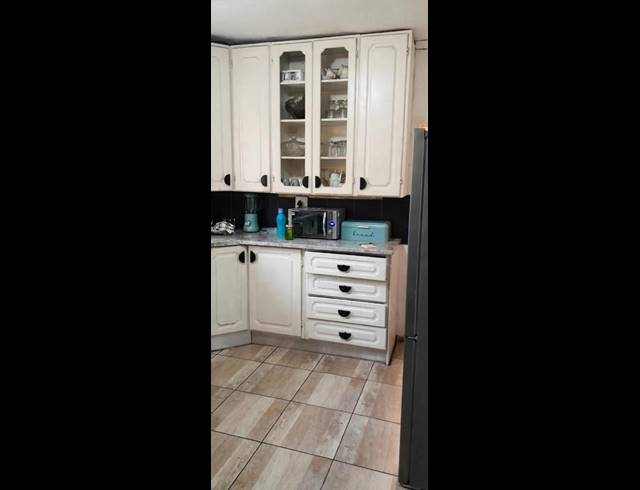 3 BEDROOM HOUSE FOR SALE IN MEADOWLANDS